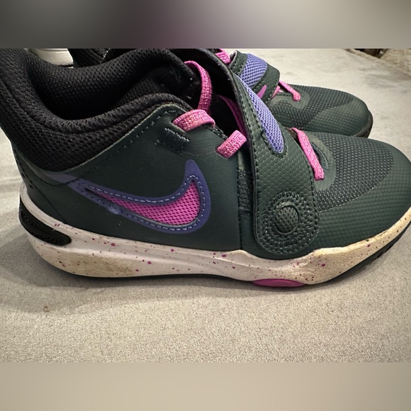 Nike Boys Basketball Shoes Size 13C - VGUC - Picture 2 of 4